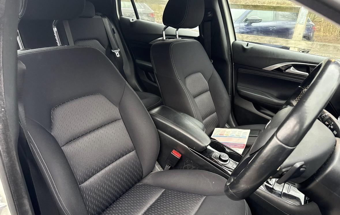 Infiniti Q30 1.5d Business Executive Hatchback 5dr Diesel DCT Euro 6 (s/s) (109 ps)