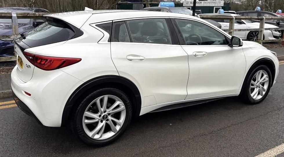 Infiniti Q30 1.5d Business Executive Hatchback 5dr Diesel DCT Euro 6 (s/s) (109 ps)