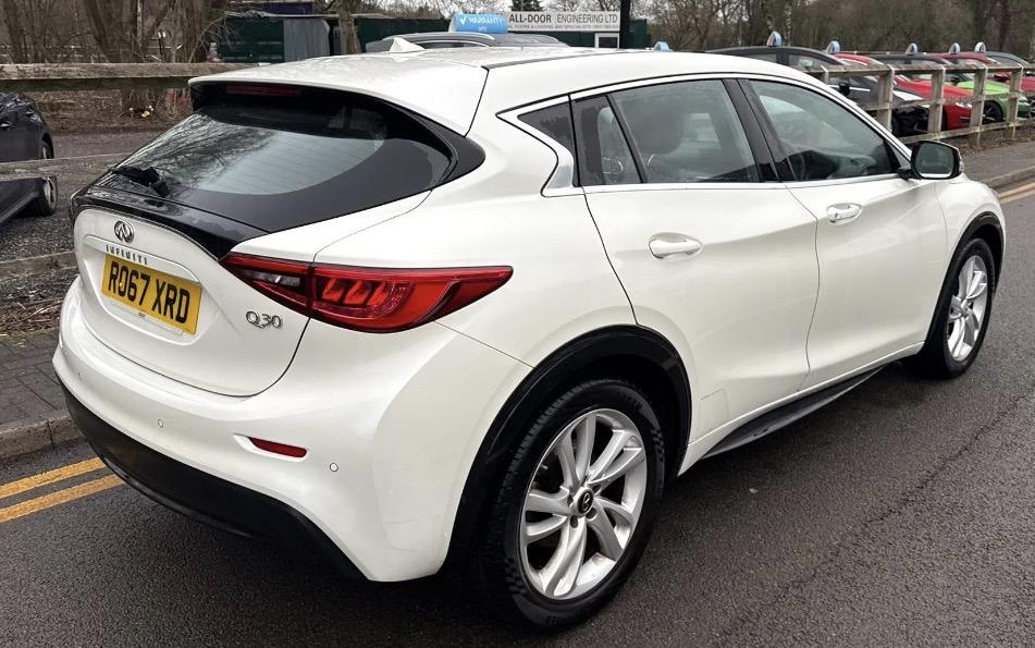 Infiniti Q30 1.5d Business Executive Hatchback 5dr Diesel DCT Euro 6 (s/s) (109 ps)