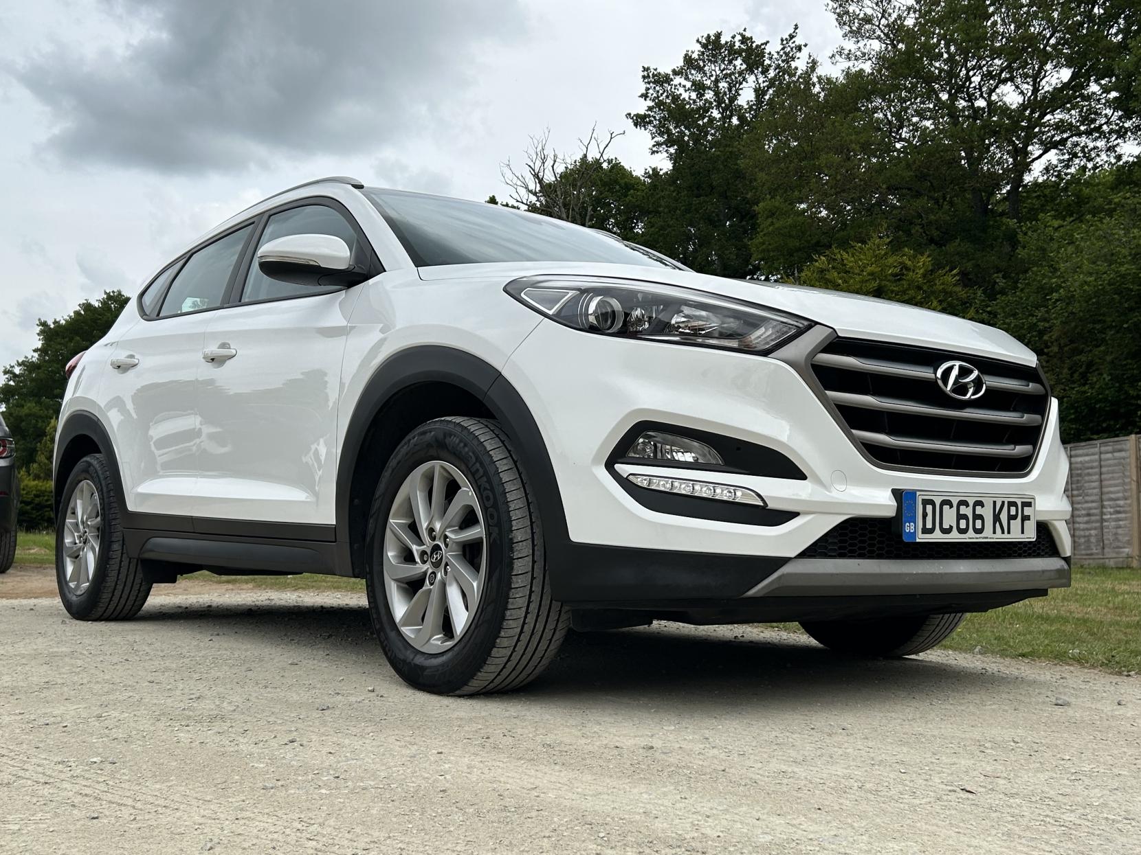Hyundai TUCSON 1.7 CRDi Blue Drive SE Nav SUV 5dr Diesel Manual Euro 6 (s/s) (116 ps)
