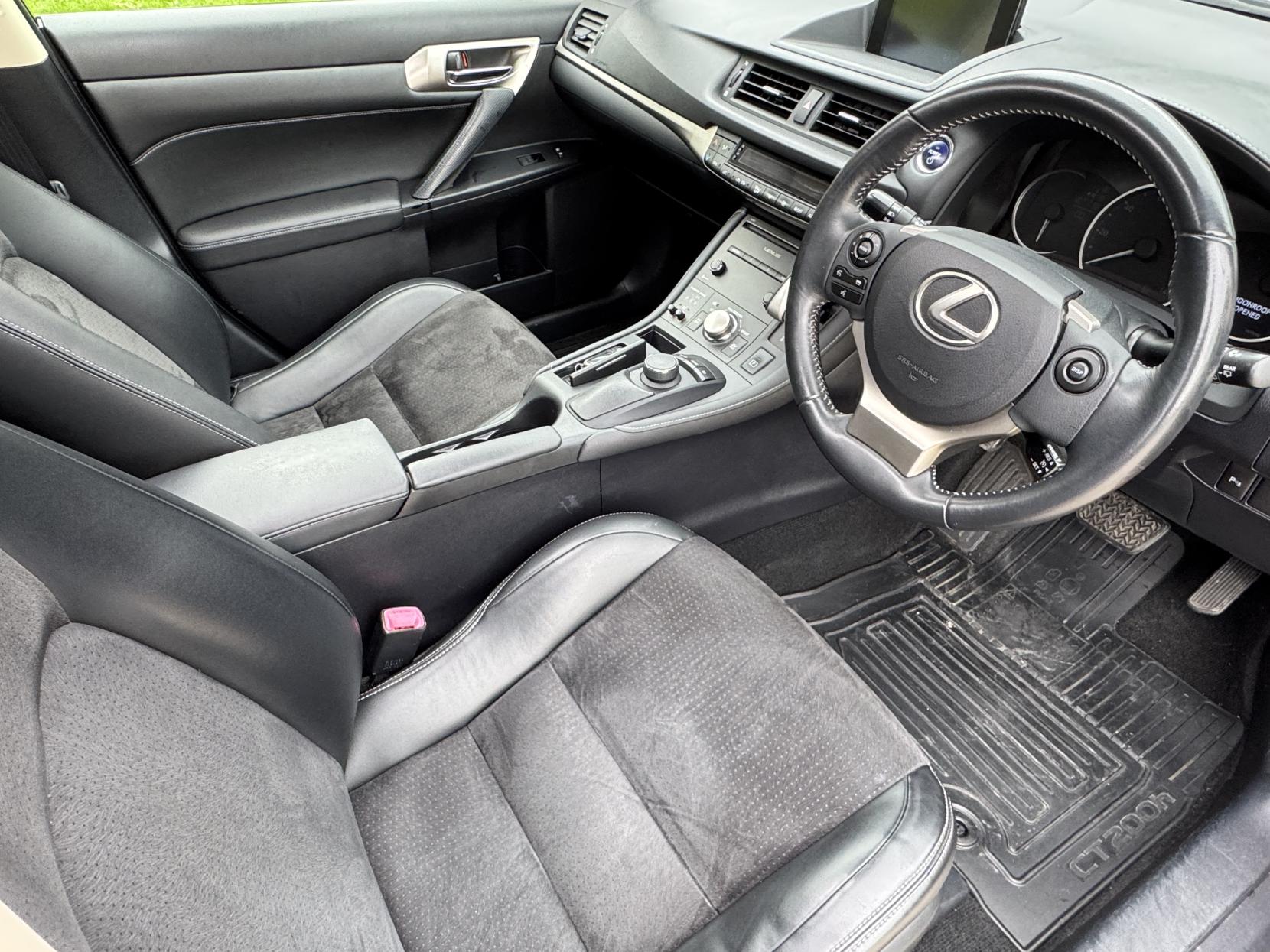 Lexus CT 1.8 200h Advance Plus Hatchback 5dr Petrol Hybrid CVT Euro 6 (s/s) (136 ps)