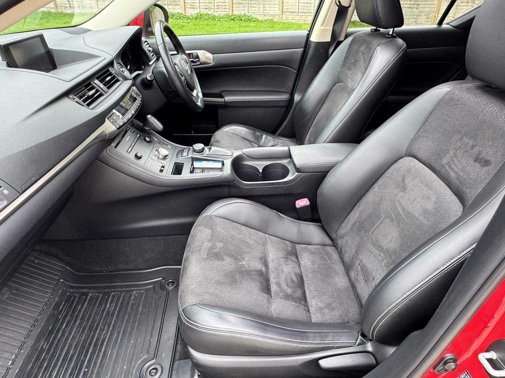 Lexus CT 1.8 200h Advance Plus Hatchback 5dr Petrol Hybrid CVT Euro 6 (s/s) (136 ps)
