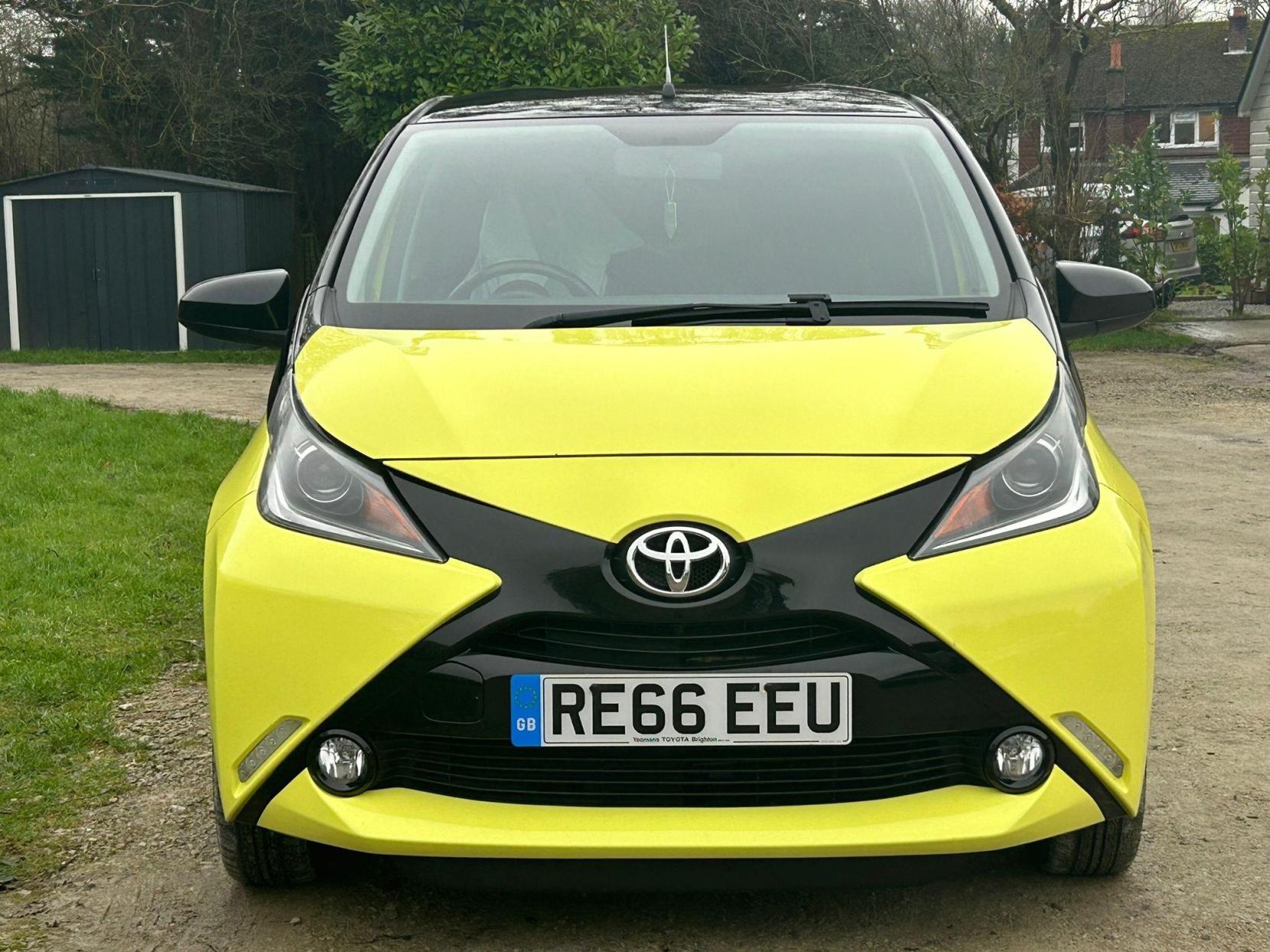 Toyota AYGO 1.0 VVT-i x-cite 3 Yellow Bi-Tone Euro 6 5dr