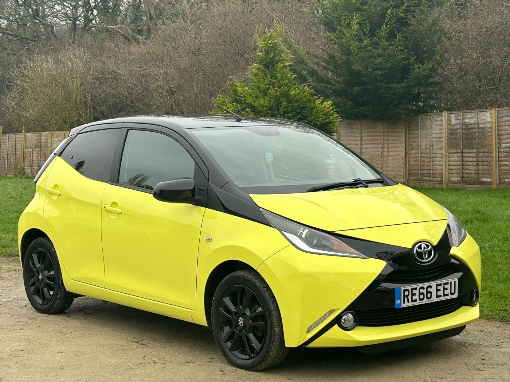 Toyota AYGO 1.0 VVT-i x-cite 3 Yellow Bi-Tone Euro 6 5dr