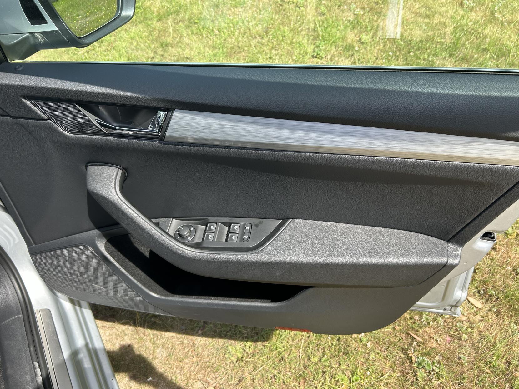 Skoda Superb 1.4 TSI iV 13kWh SE Technology Hatchback 5dr Petrol Plug-in Hybrid DSG Euro 6 (s/s) (218 ps)