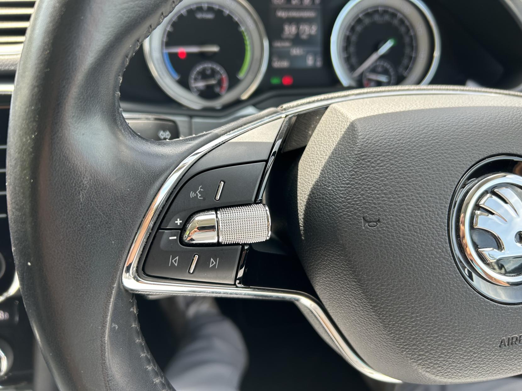 Skoda Superb 1.4 TSI iV 13kWh SE Technology Hatchback 5dr Petrol Plug-in Hybrid DSG Euro 6 (s/s) (218 ps)