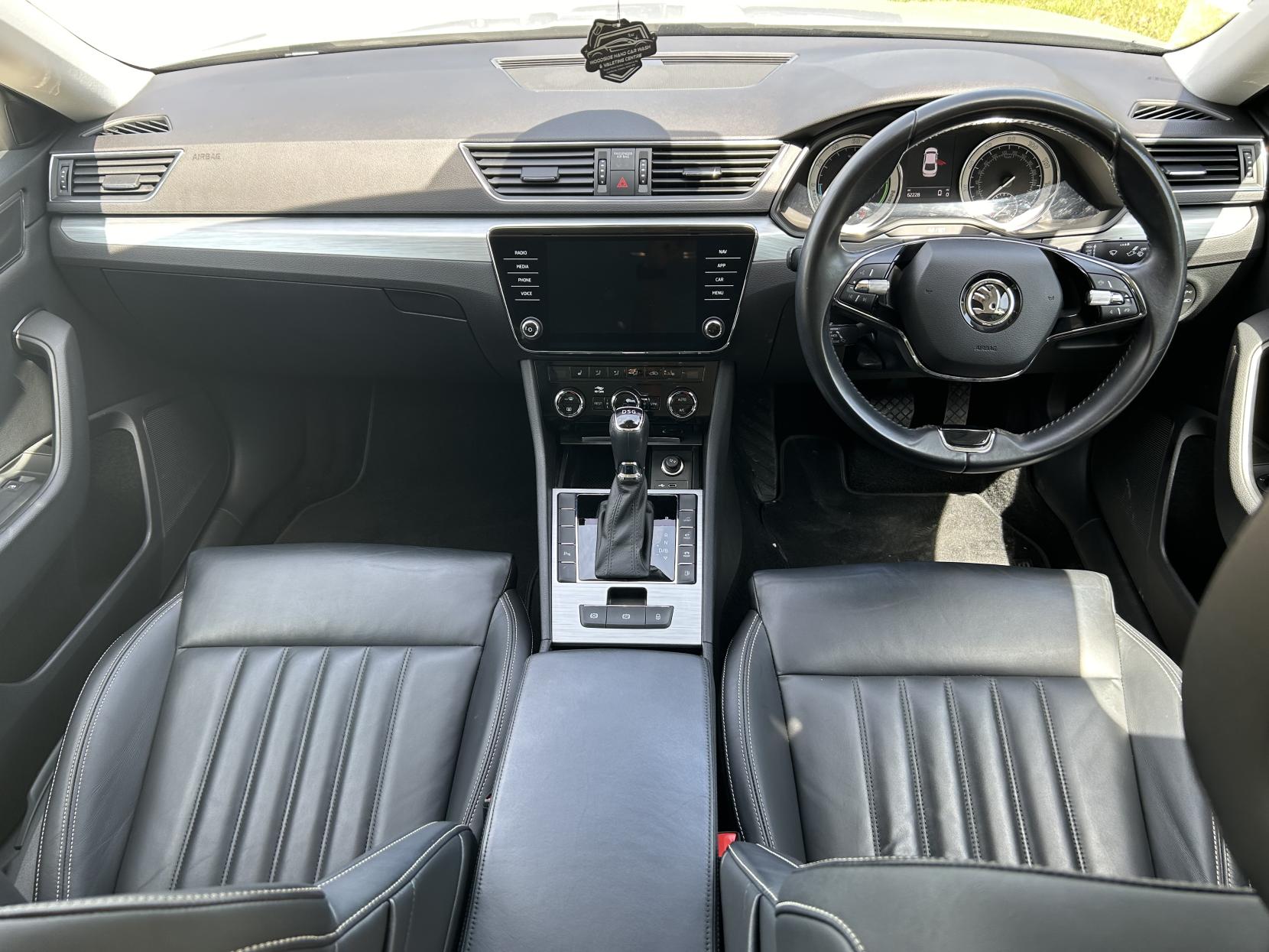 Skoda Superb 1.4 TSI iV 13kWh SE Technology Hatchback 5dr Petrol Plug-in Hybrid DSG Euro 6 (s/s) (218 ps)