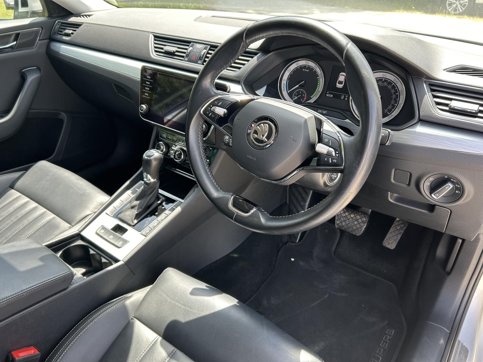 Skoda Superb 1.4 TSI iV 13kWh SE Technology Hatchback 5dr Petrol Plug-in Hybrid DSG Euro 6 (s/s) (218 ps)