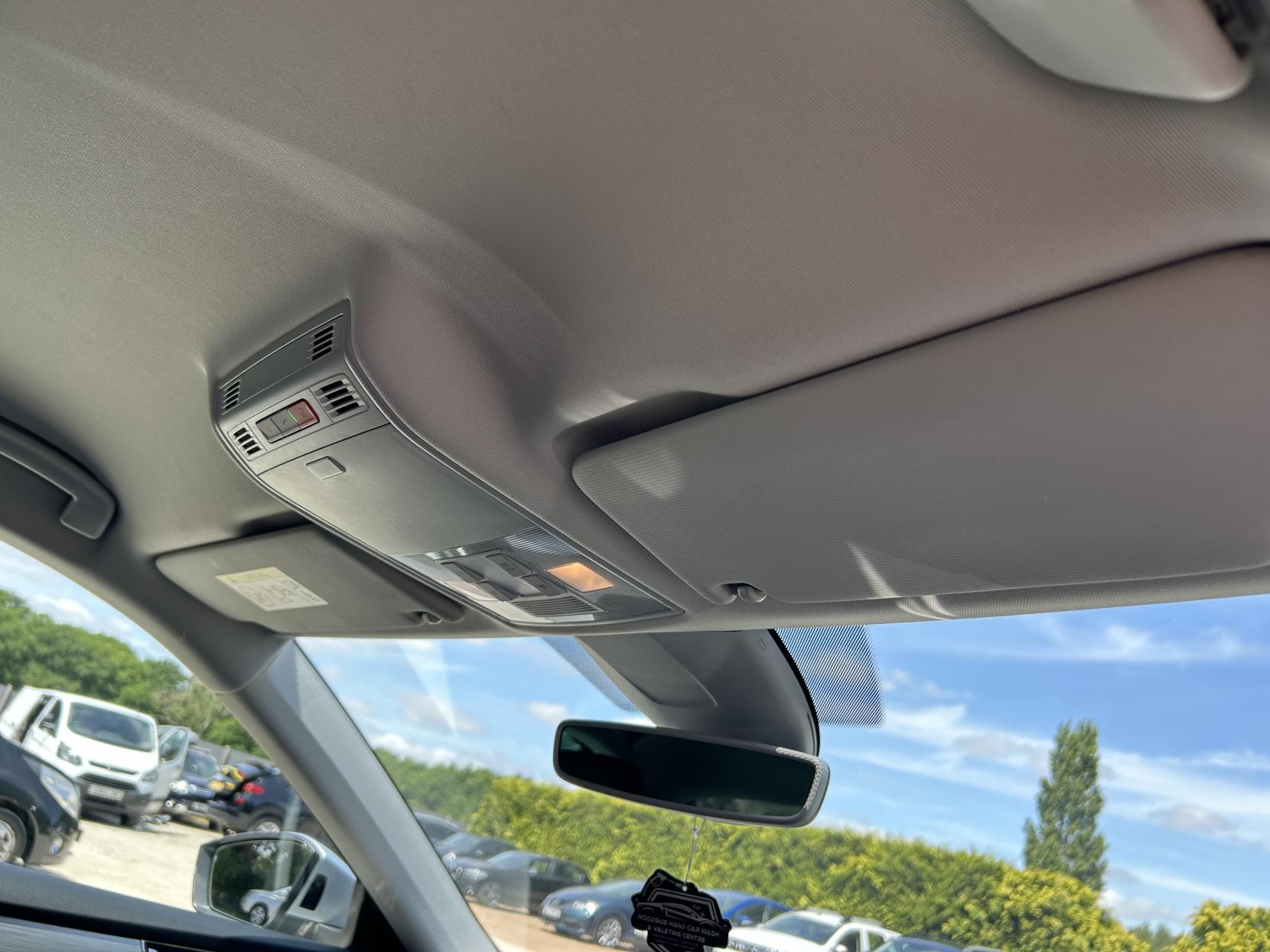 Skoda Superb 1.4 TSI iV 13kWh SE Technology Hatchback 5dr Petrol Plug-in Hybrid DSG Euro 6 (s/s) (218 ps)
