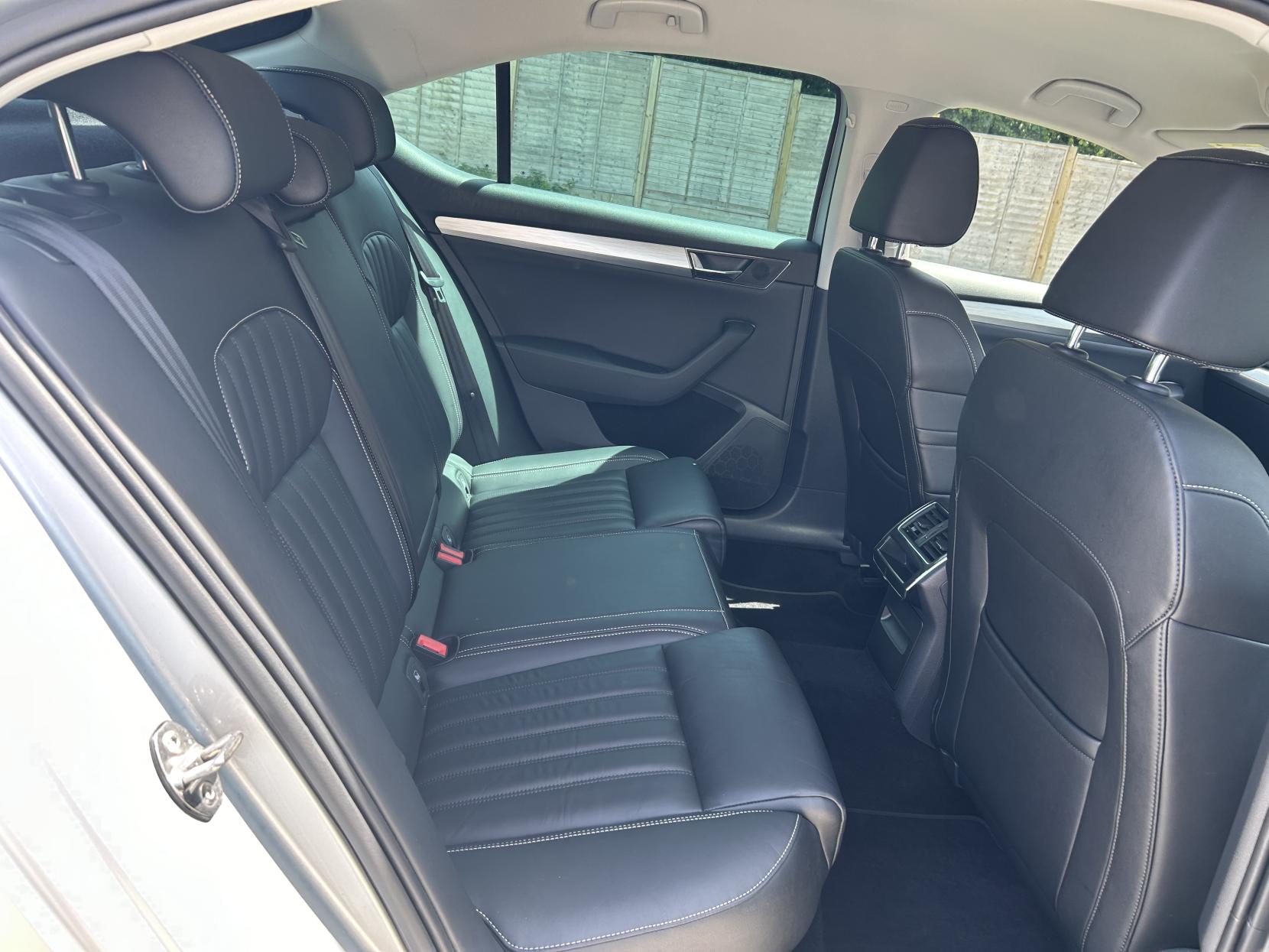 Skoda Superb 1.4 TSI iV 13kWh SE Technology Hatchback 5dr Petrol Plug-in Hybrid DSG Euro 6 (s/s) (218 ps)