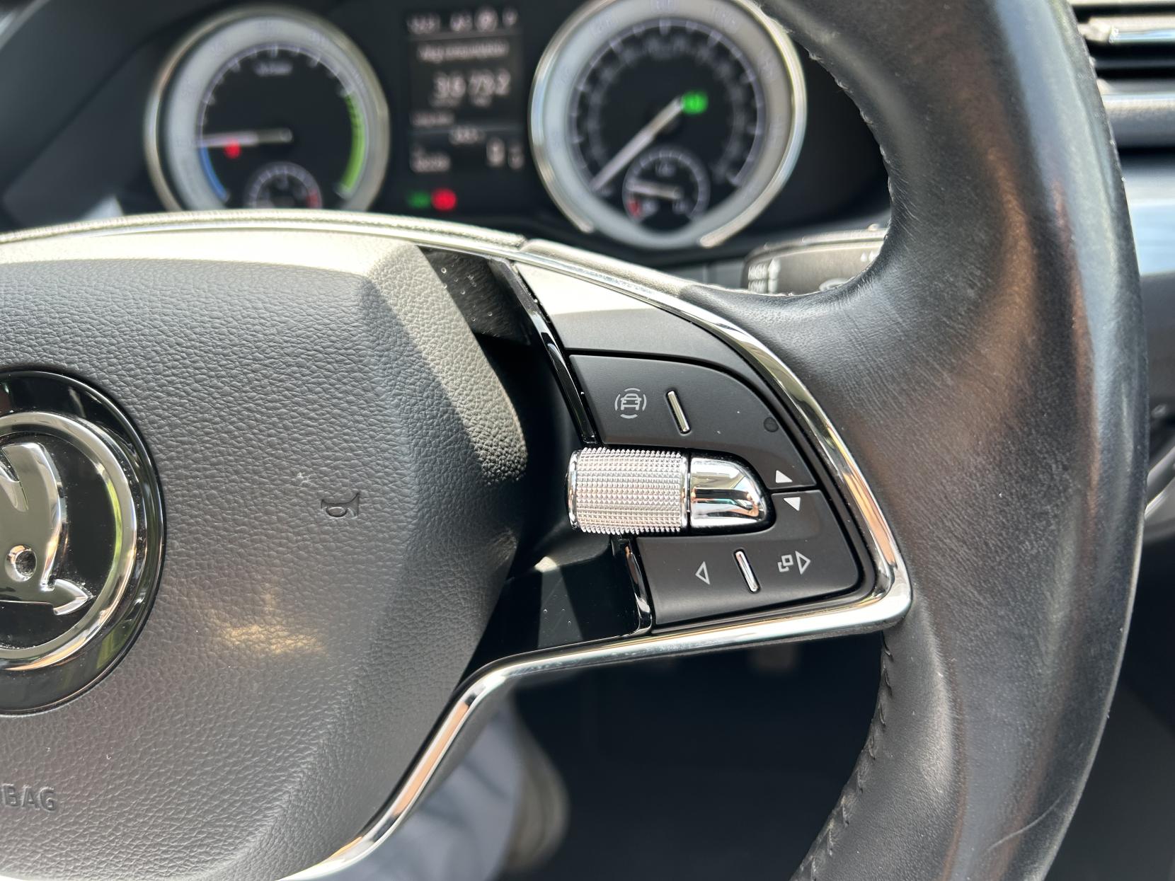 Skoda Superb 1.4 TSI iV 13kWh SE Technology Hatchback 5dr Petrol Plug-in Hybrid DSG Euro 6 (s/s) (218 ps)