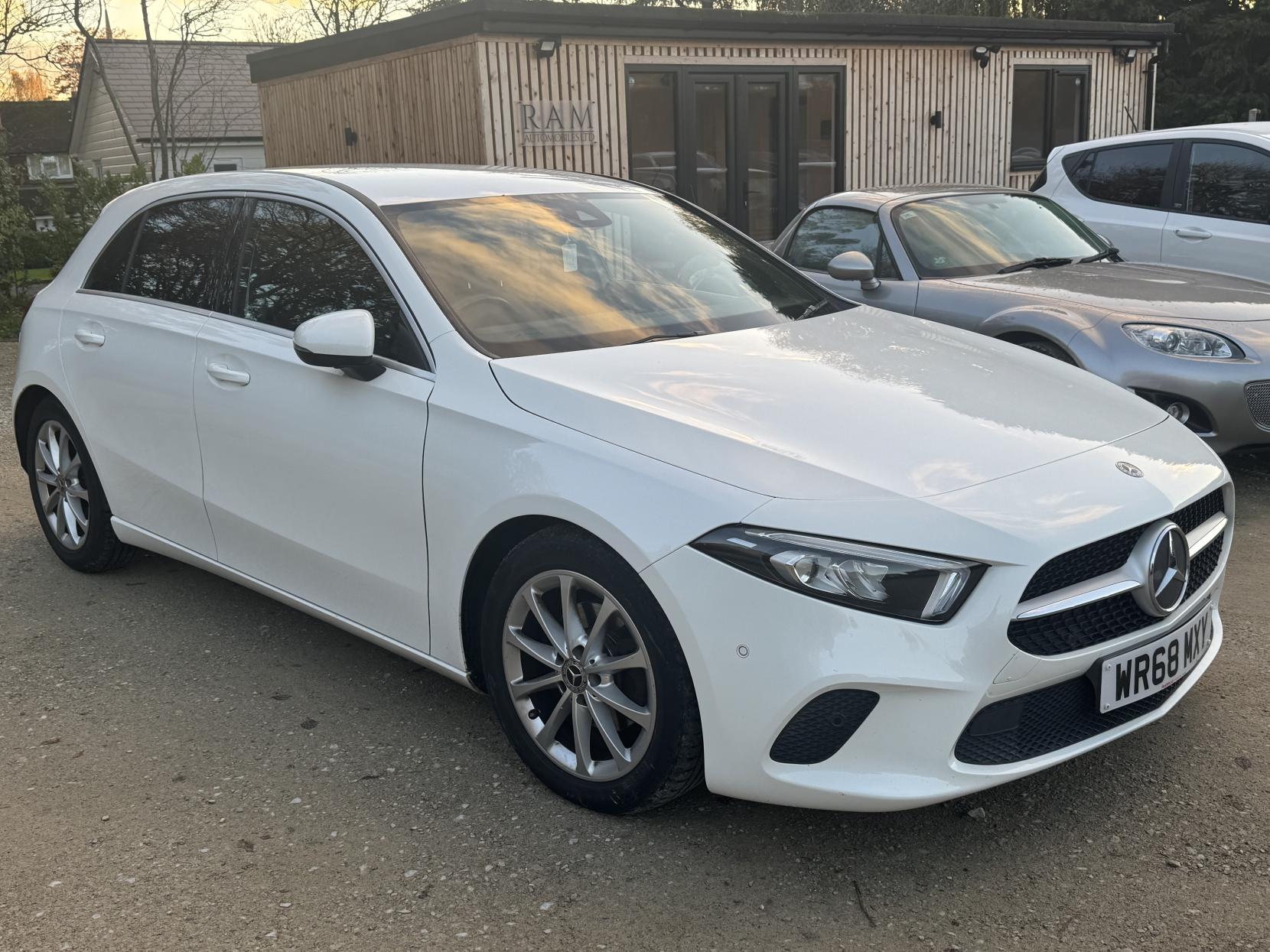 Mercedes-Benz A Class 1.5 A180d Sport (Executive) Hatchback 5dr Diesel 7G-DCT Euro 6 (s/s) (116 ps)