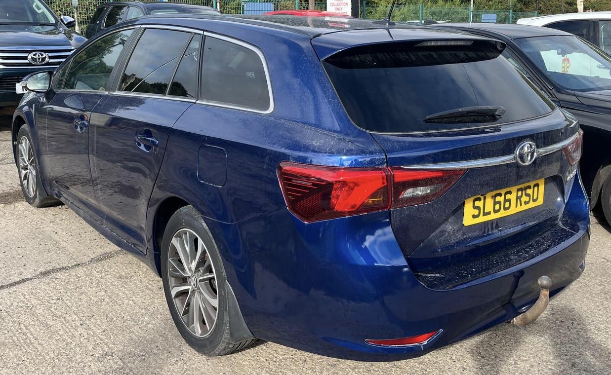 Toyota Avensis 1.8 V-Matic Business Edition Plus Touring Sports 5dr Petrol CVT Euro 6 (147 ps)