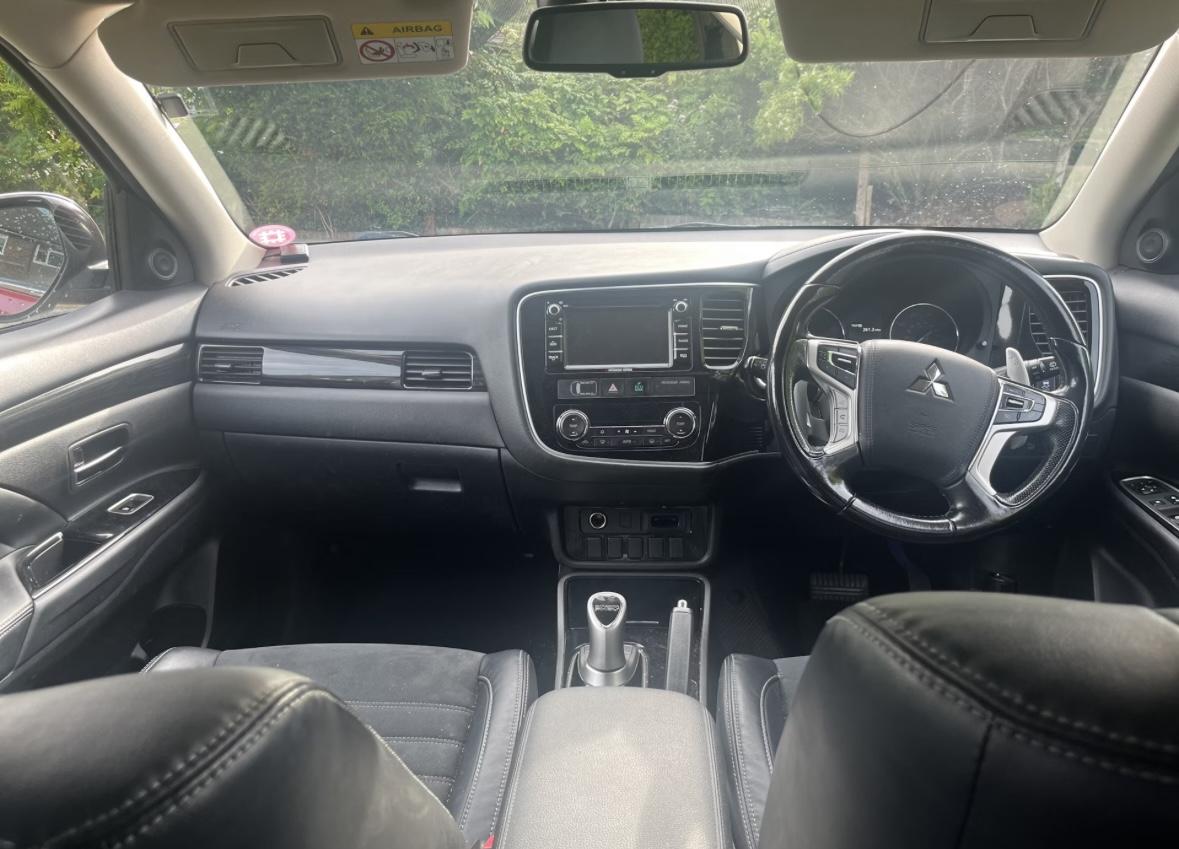 Mitsubishi Outlander 2.0h 12kWh Juro SUV 5dr Petrol Plug-in Hybrid CVT 4WD Euro 6 (s/s) (200 ps)