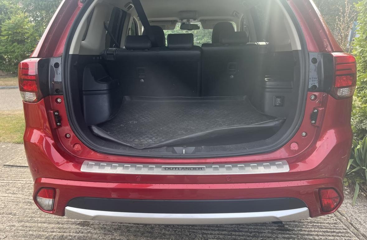 Mitsubishi Outlander 2.0h 12kWh Juro SUV 5dr Petrol Plug-in Hybrid CVT 4WD Euro 6 (s/s) (200 ps)