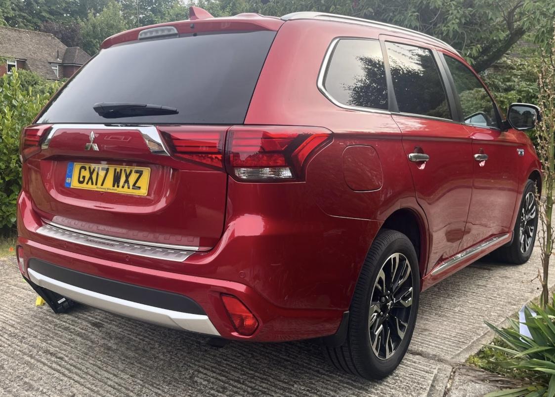 Mitsubishi Outlander 2.0h 12kWh Juro SUV 5dr Petrol Plug-in Hybrid CVT 4WD Euro 6 (s/s) (200 ps)