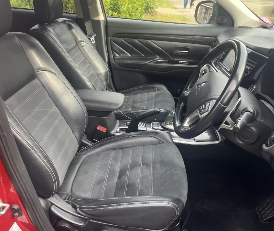 Mitsubishi Outlander 2.0h 12kWh Juro SUV 5dr Petrol Plug-in Hybrid CVT 4WD Euro 6 (s/s) (200 ps)