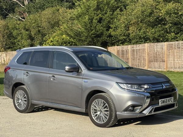 Mitsubishi Outlander 2.4h TwinMotor 13.8kWh Juro SUV 5dr Petrol Plug-in Hybrid CVT 4WD Euro 6 (s/s) (209 ps)