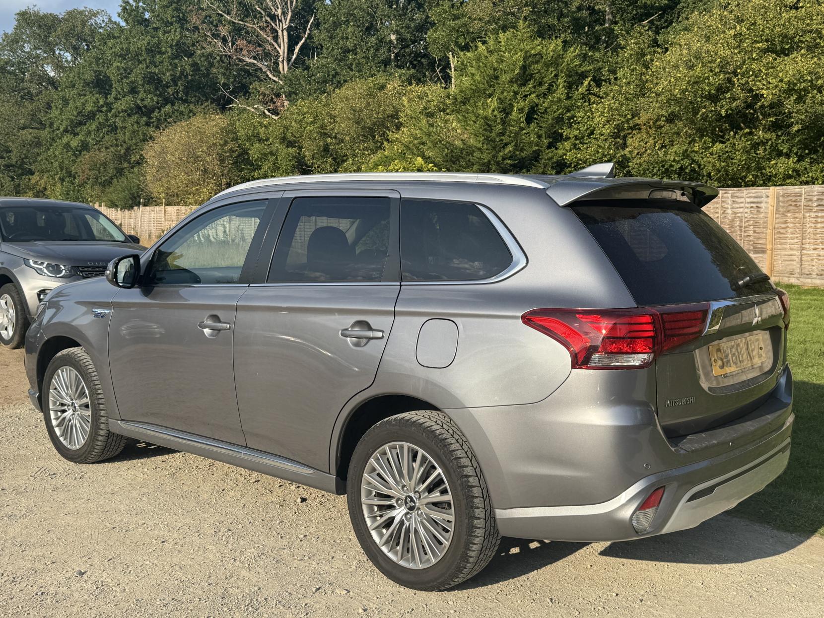 Mitsubishi Outlander 2.4h TwinMotor 13.8kWh Juro SUV 5dr Petrol Plug-in Hybrid CVT 4WD Euro 6 (s/s) (209 ps)