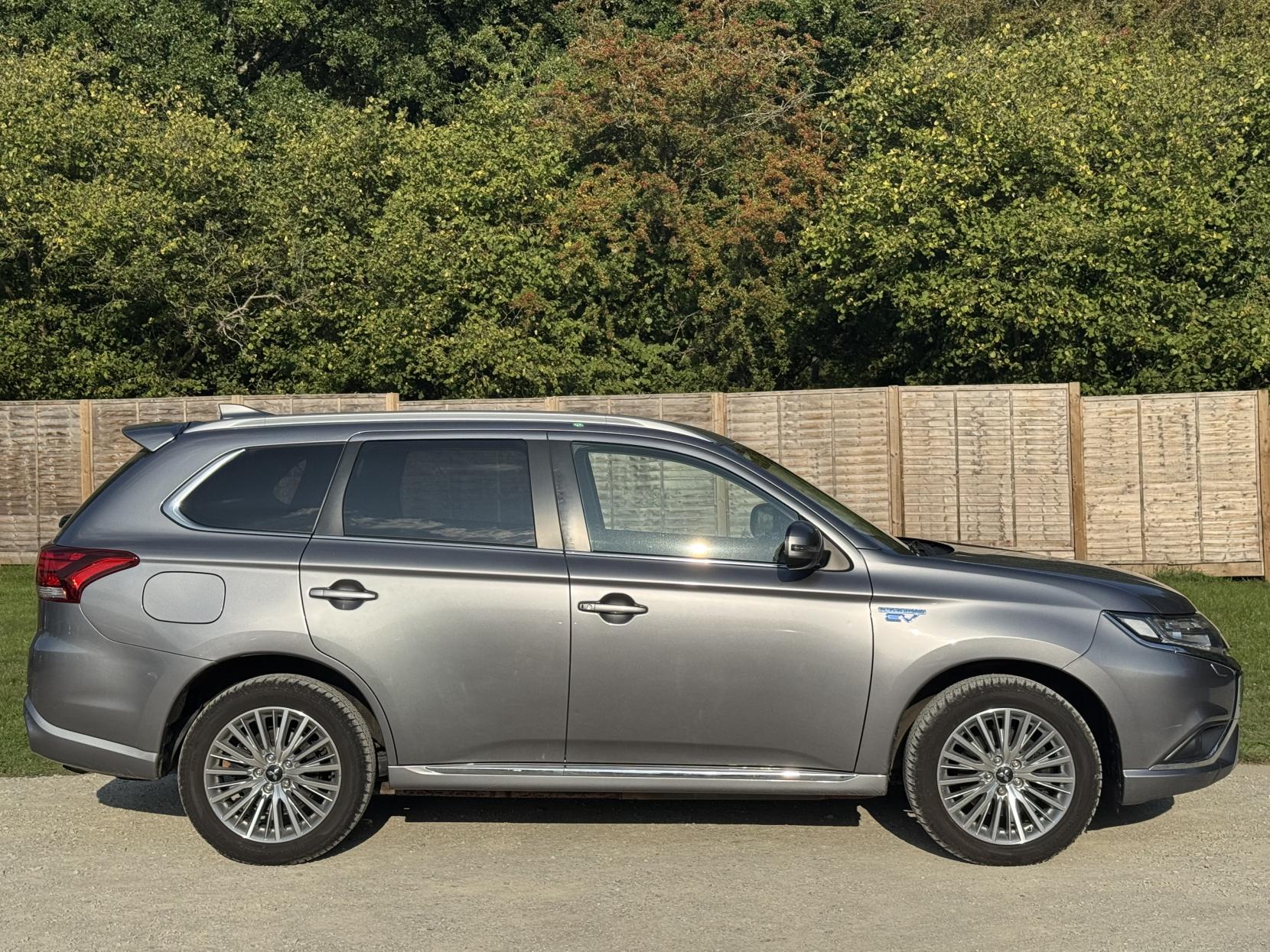 Mitsubishi Outlander 2.4h TwinMotor 13.8kWh Juro SUV 5dr Petrol Plug-in Hybrid CVT 4WD Euro 6 (s/s) (209 ps)