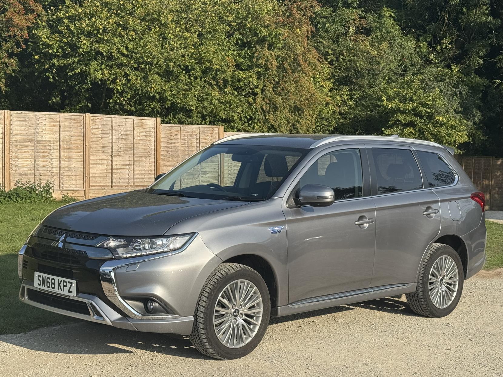 Mitsubishi Outlander 2.4h TwinMotor 13.8kWh Juro SUV 5dr Petrol Plug-in Hybrid CVT 4WD Euro 6 (s/s) (209 ps)