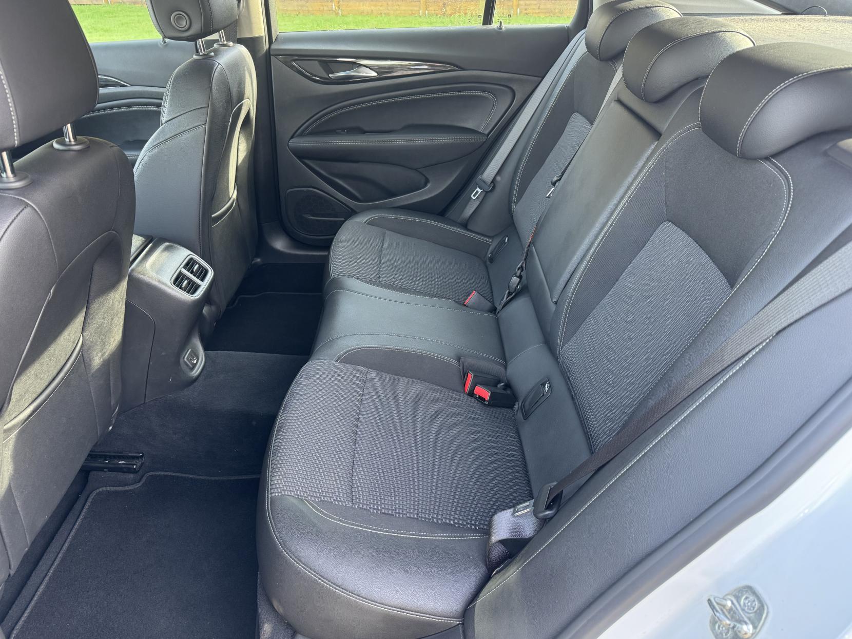 Vauxhall Insignia 1.6 Turbo D ecoTEC Tech Line Nav Grand Sport 5dr Diesel Manual Euro 6 (s/s) (110 ps)