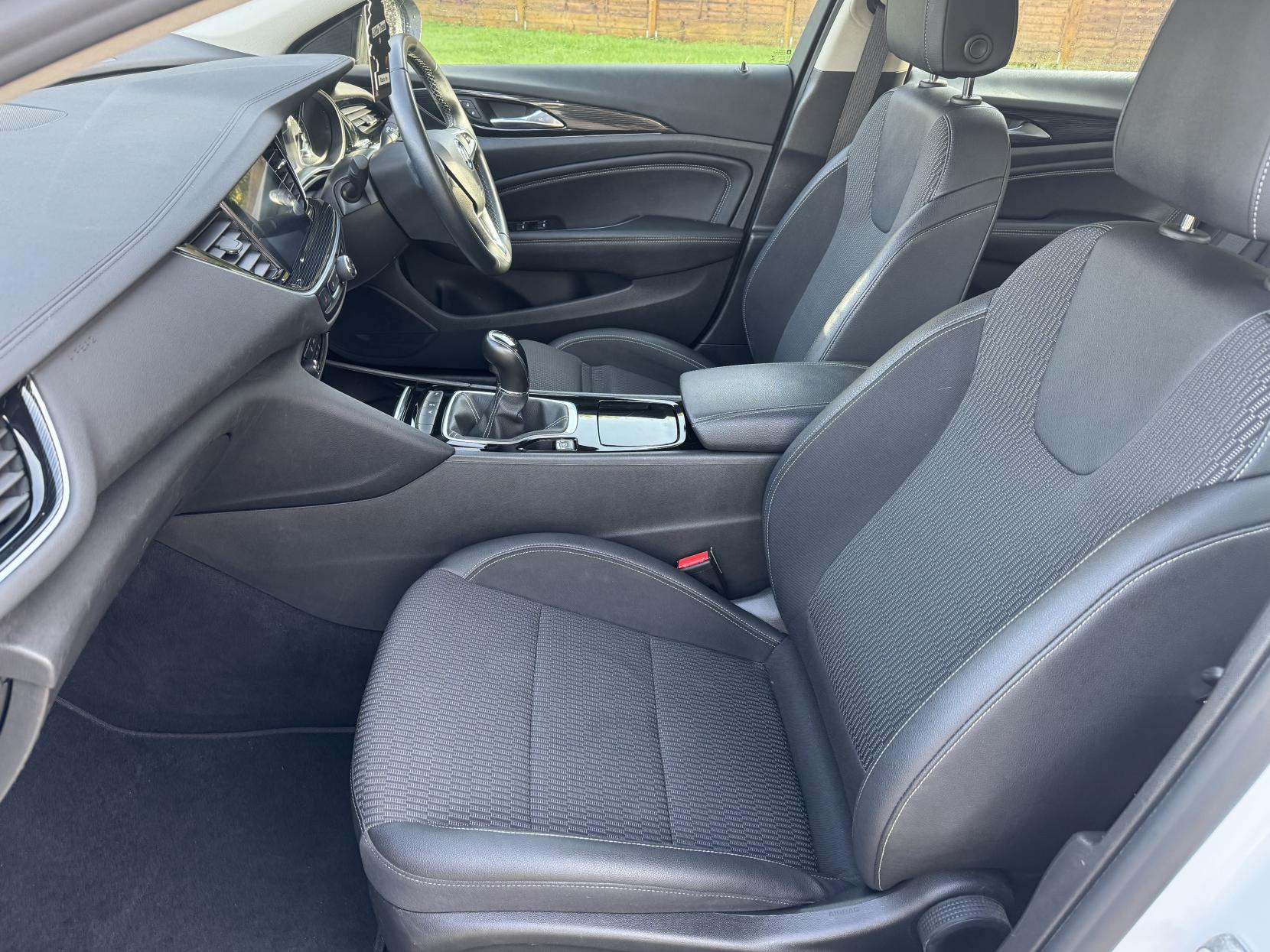 Vauxhall Insignia 1.6 Turbo D ecoTEC Tech Line Nav Grand Sport 5dr Diesel Manual Euro 6 (s/s) (110 ps)