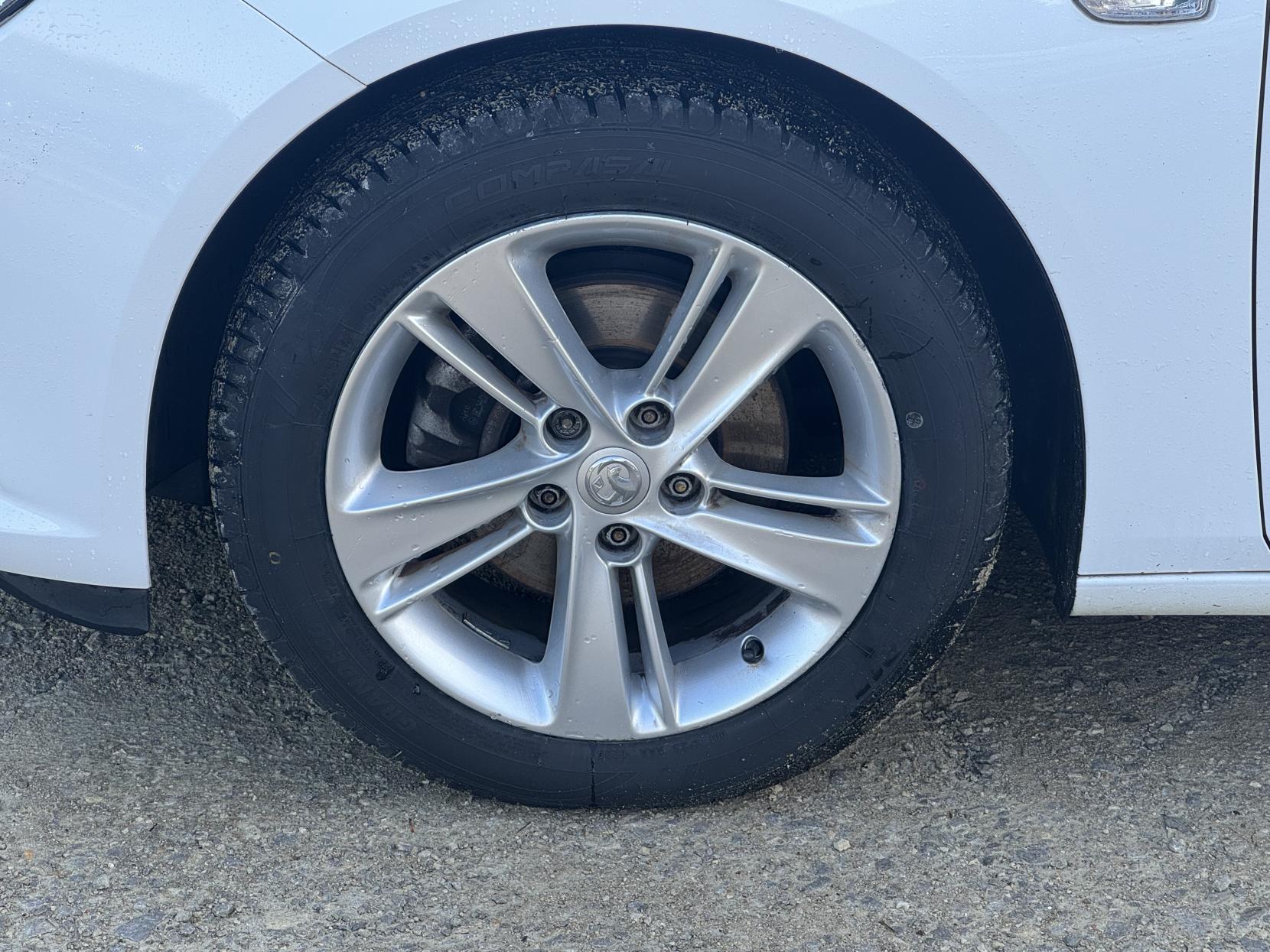 Vauxhall Insignia 1.6 Turbo D ecoTEC Tech Line Nav Grand Sport 5dr Diesel Manual Euro 6 (s/s) (110 ps)