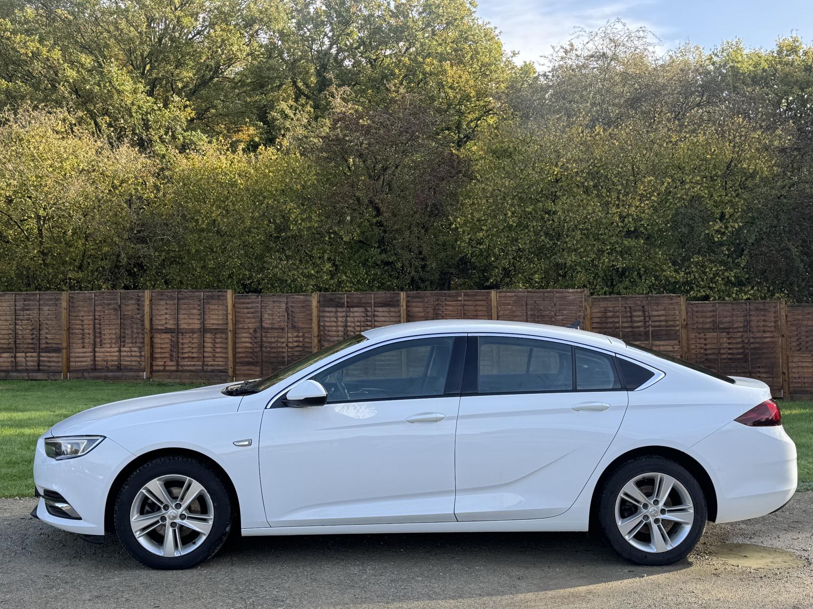 Vauxhall Insignia 1.6 Turbo D ecoTEC Tech Line Nav Grand Sport 5dr Diesel Manual Euro 6 (s/s) (110 ps)