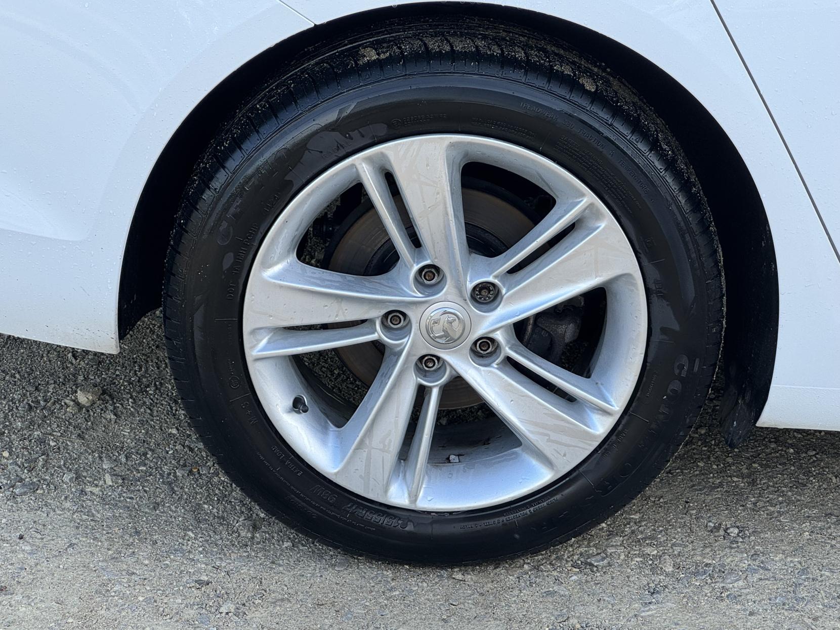 Vauxhall Insignia 1.6 Turbo D ecoTEC Tech Line Nav Grand Sport 5dr Diesel Manual Euro 6 (s/s) (110 ps)