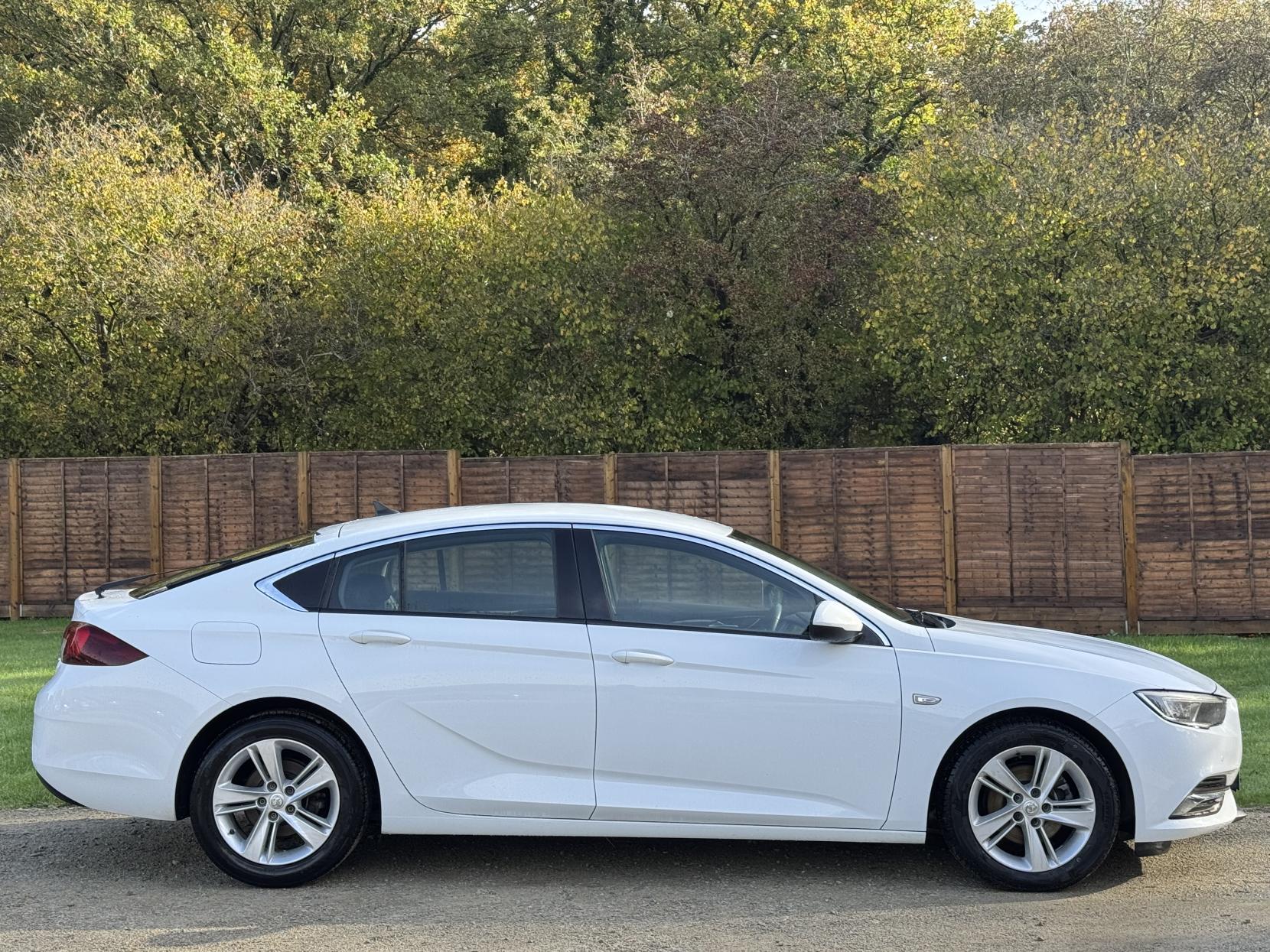 Vauxhall Insignia 1.6 Turbo D ecoTEC Tech Line Nav Grand Sport 5dr Diesel Manual Euro 6 (s/s) (110 ps)