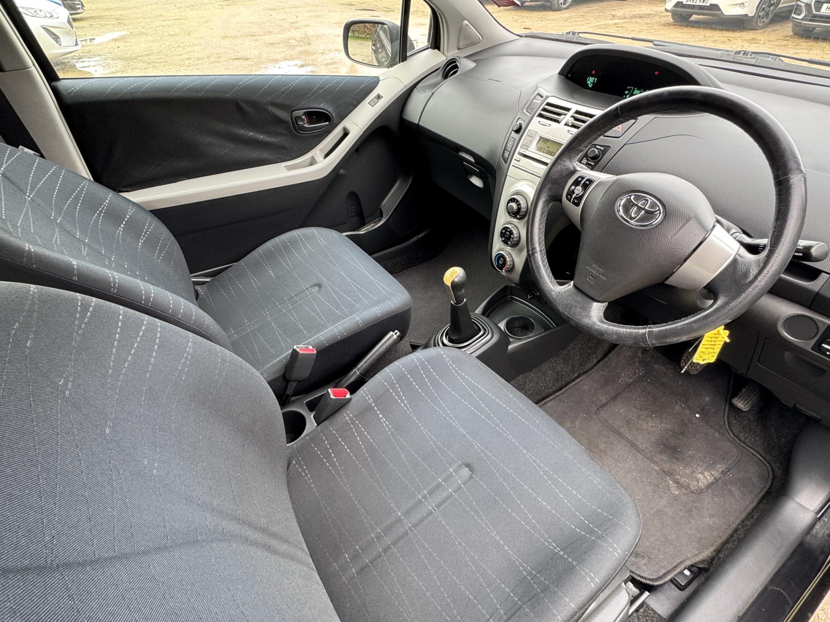 Toyota Yaris 1.4 D-4D Zinc Hatchback 3dr Diesel Manual (119 g/km, 88 bhp)