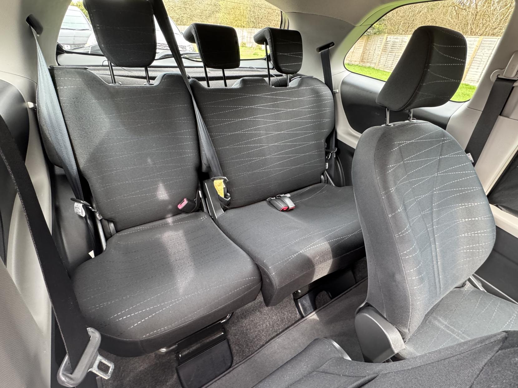 Toyota Yaris 1.4 D-4D Zinc Hatchback 3dr Diesel Manual (119 g/km, 88 bhp)