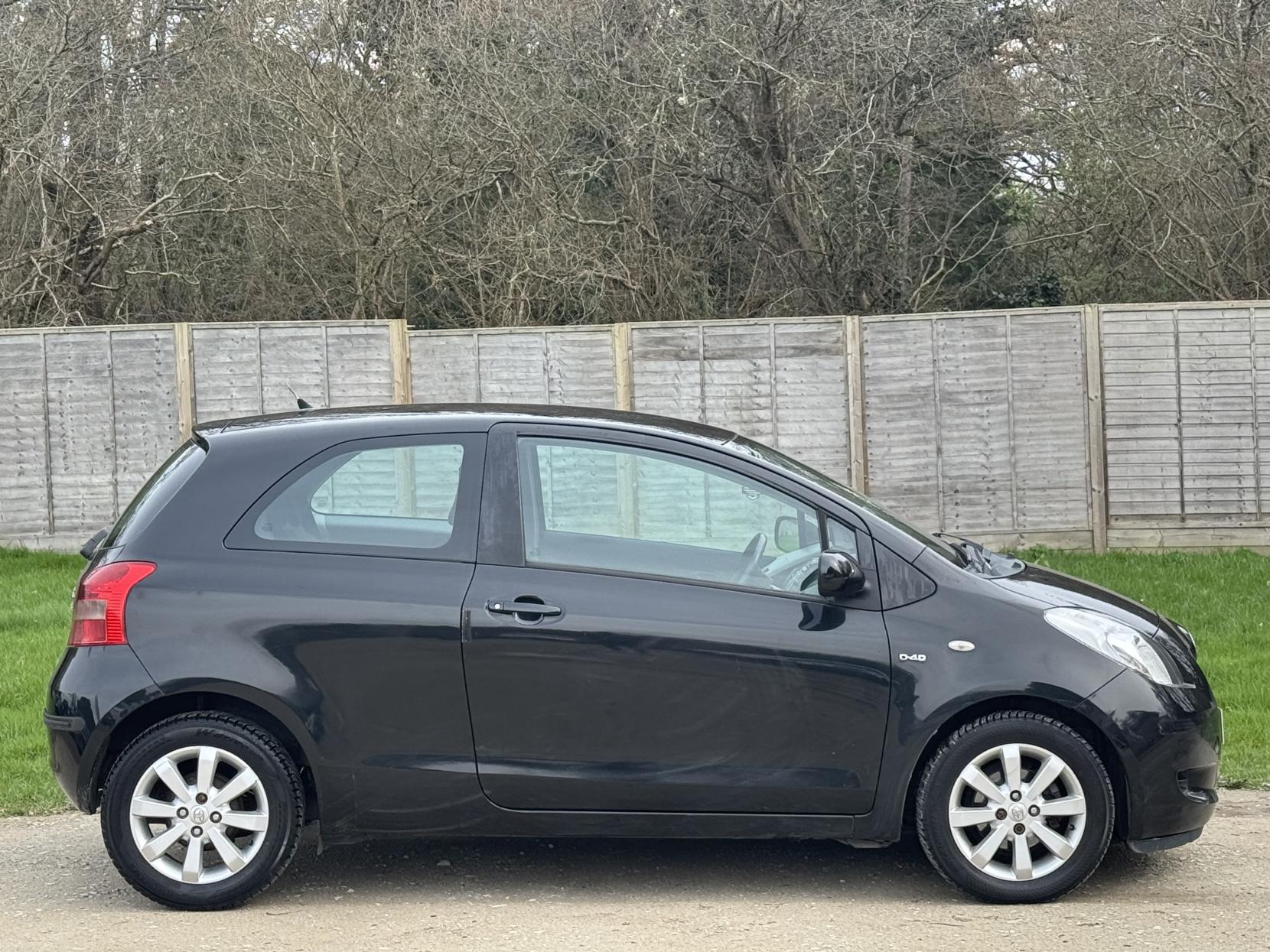 Toyota Yaris 1.4 D-4D Zinc Hatchback 3dr Diesel Manual (119 g/km, 88 bhp)