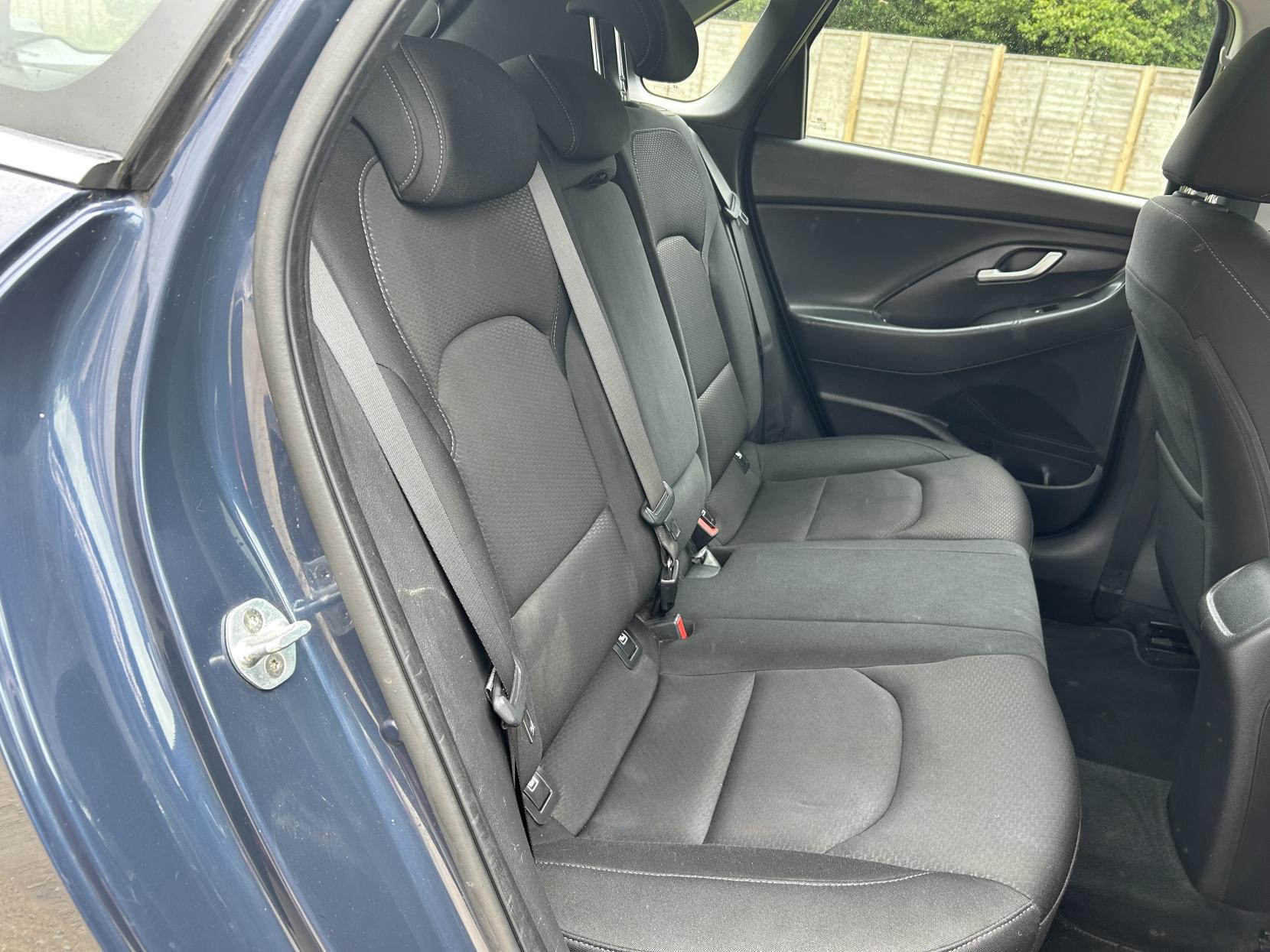 Hyundai i30 1.6 CRDi Blue Drive SE Nav Hatchback 5dr Diesel Manual Euro 6 (s/s) (110 ps)
