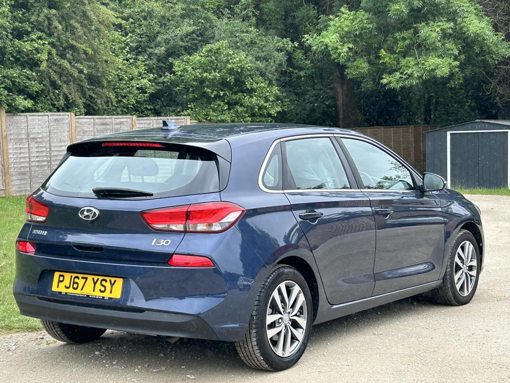 Hyundai i30 1.6 CRDi Blue Drive SE Nav Hatchback 5dr Diesel Manual Euro 6 (s/s) (110 ps)