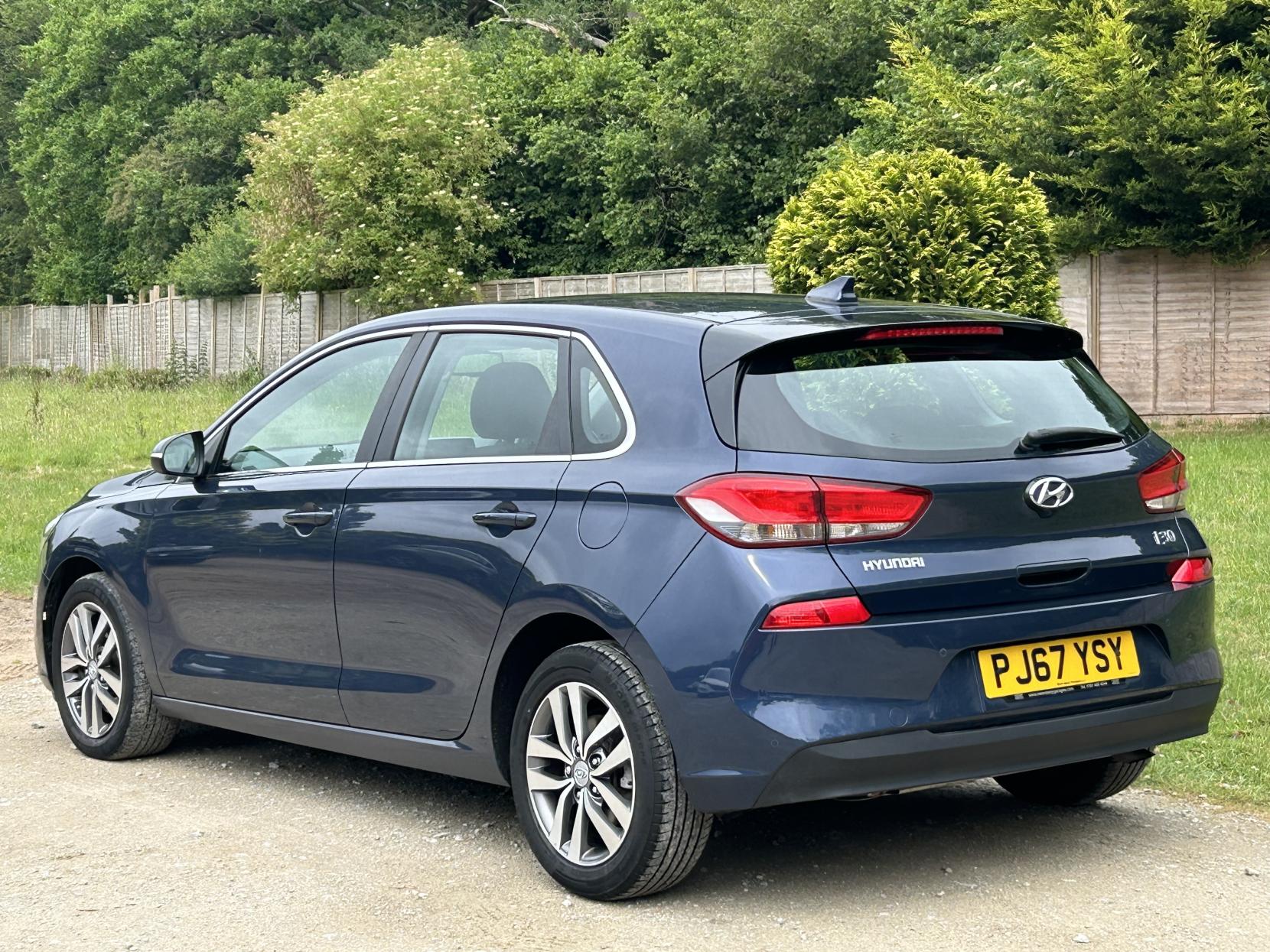 Hyundai i30 1.6 CRDi Blue Drive SE Nav Hatchback 5dr Diesel Manual Euro 6 (s/s) (110 ps)