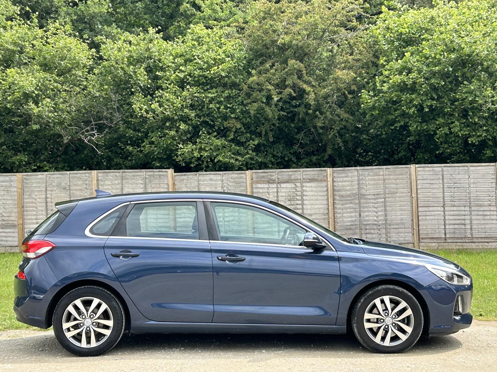 Hyundai i30 1.6 CRDi Blue Drive SE Nav Hatchback 5dr Diesel Manual Euro 6 (s/s) (110 ps)
