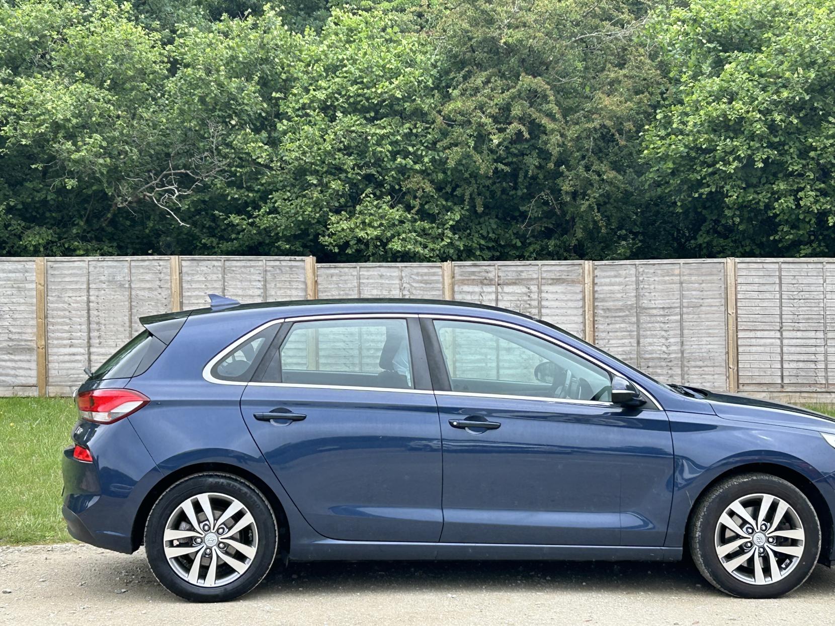 Hyundai i30 1.6 CRDi Blue Drive SE Nav Hatchback 5dr Diesel Manual Euro 6 (s/s) (110 ps)