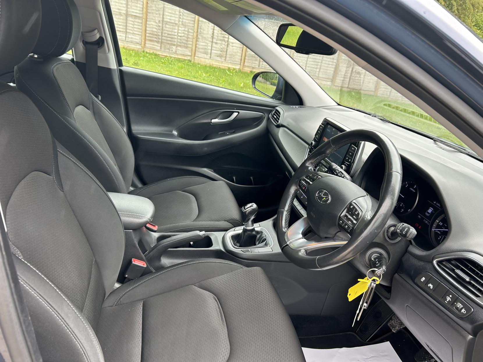 Hyundai i30 1.6 CRDi Blue Drive SE Nav Hatchback 5dr Diesel Manual Euro 6 (s/s) (110 ps)
