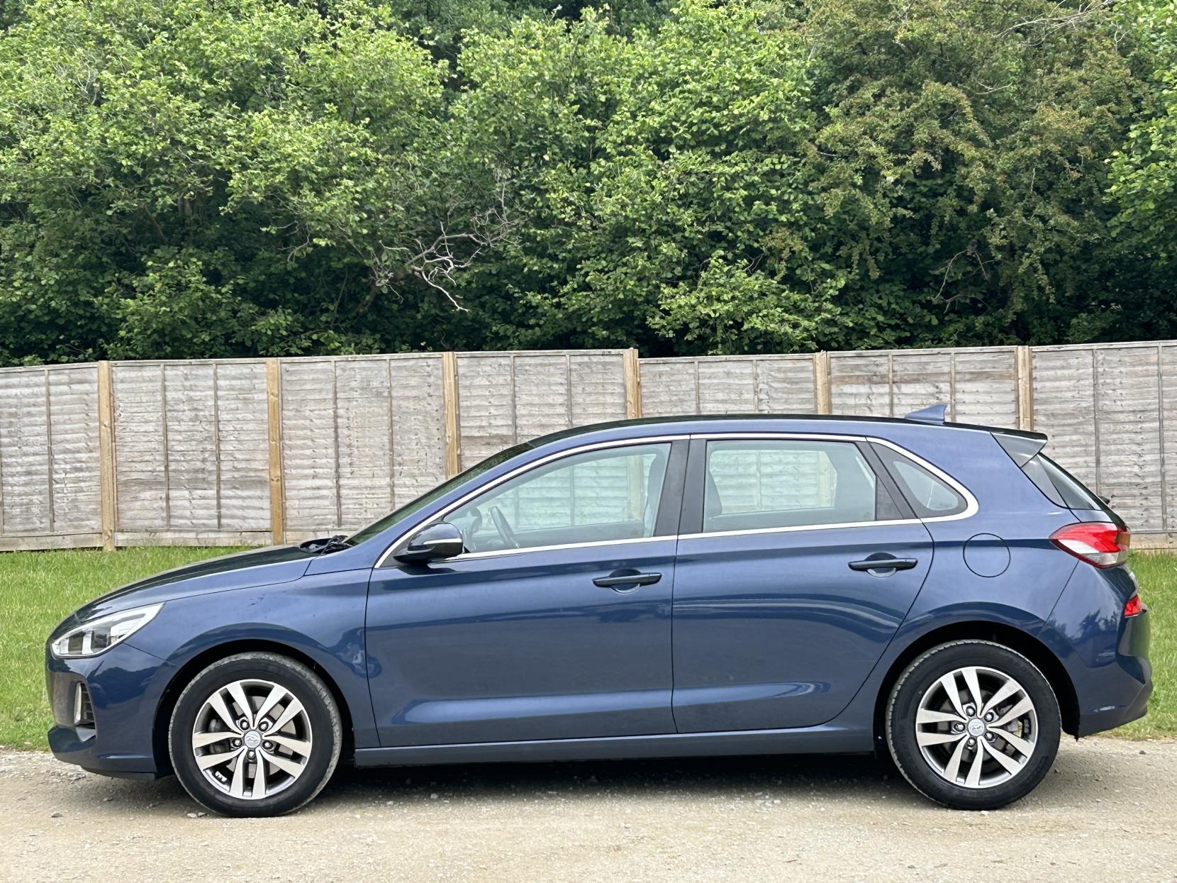 Hyundai i30 1.6 CRDi Blue Drive SE Nav Hatchback 5dr Diesel Manual Euro 6 (s/s) (110 ps)