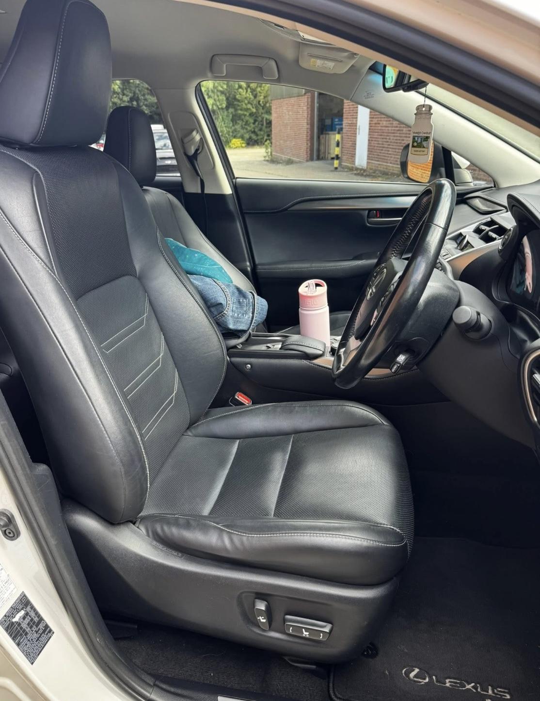 Lexus NX 2.5 300h Luxury SUV 5dr Petrol Hybrid E-CVT 4WD Euro 6 (s/s) (197 ps)