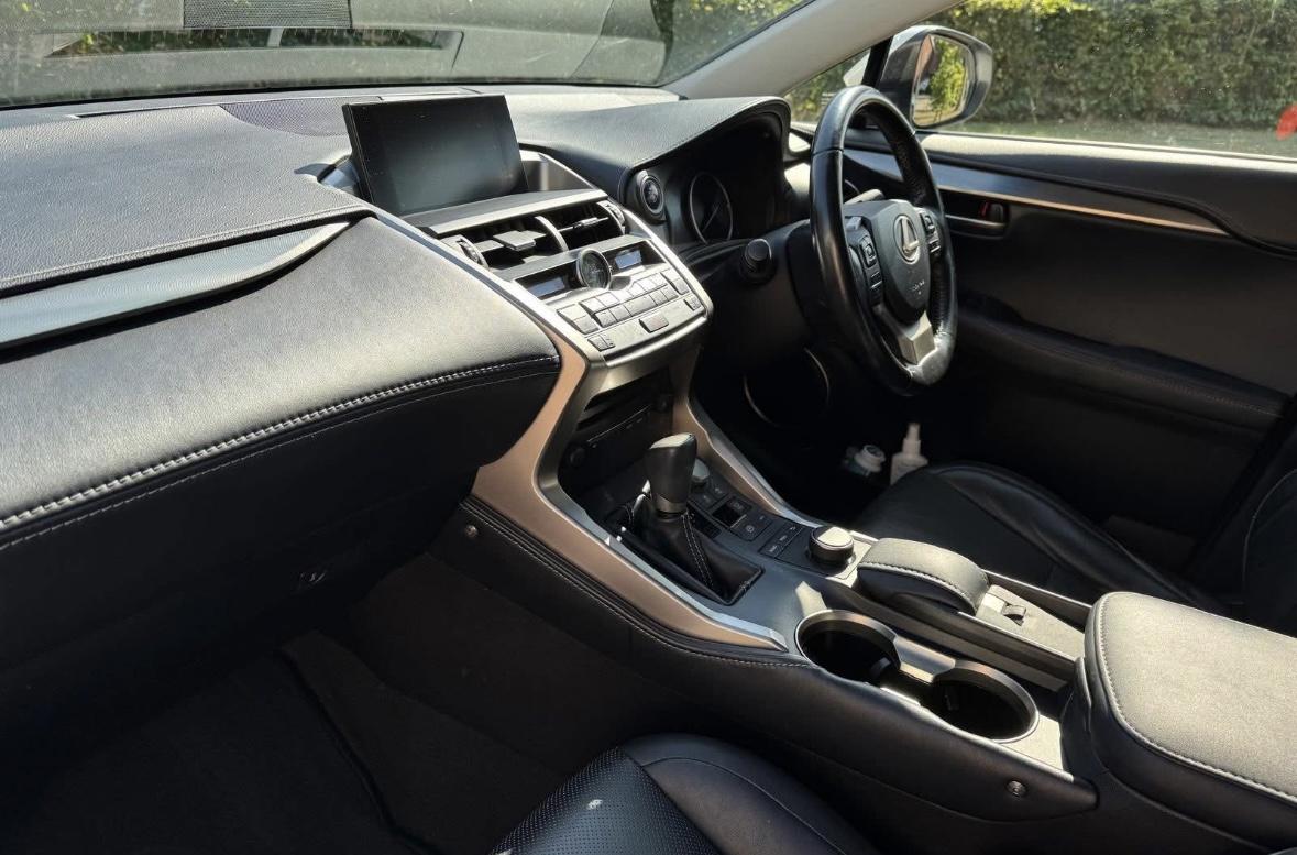 Lexus NX 2.5 300h Luxury SUV 5dr Petrol Hybrid E-CVT 4WD Euro 6 (s/s) (197 ps)