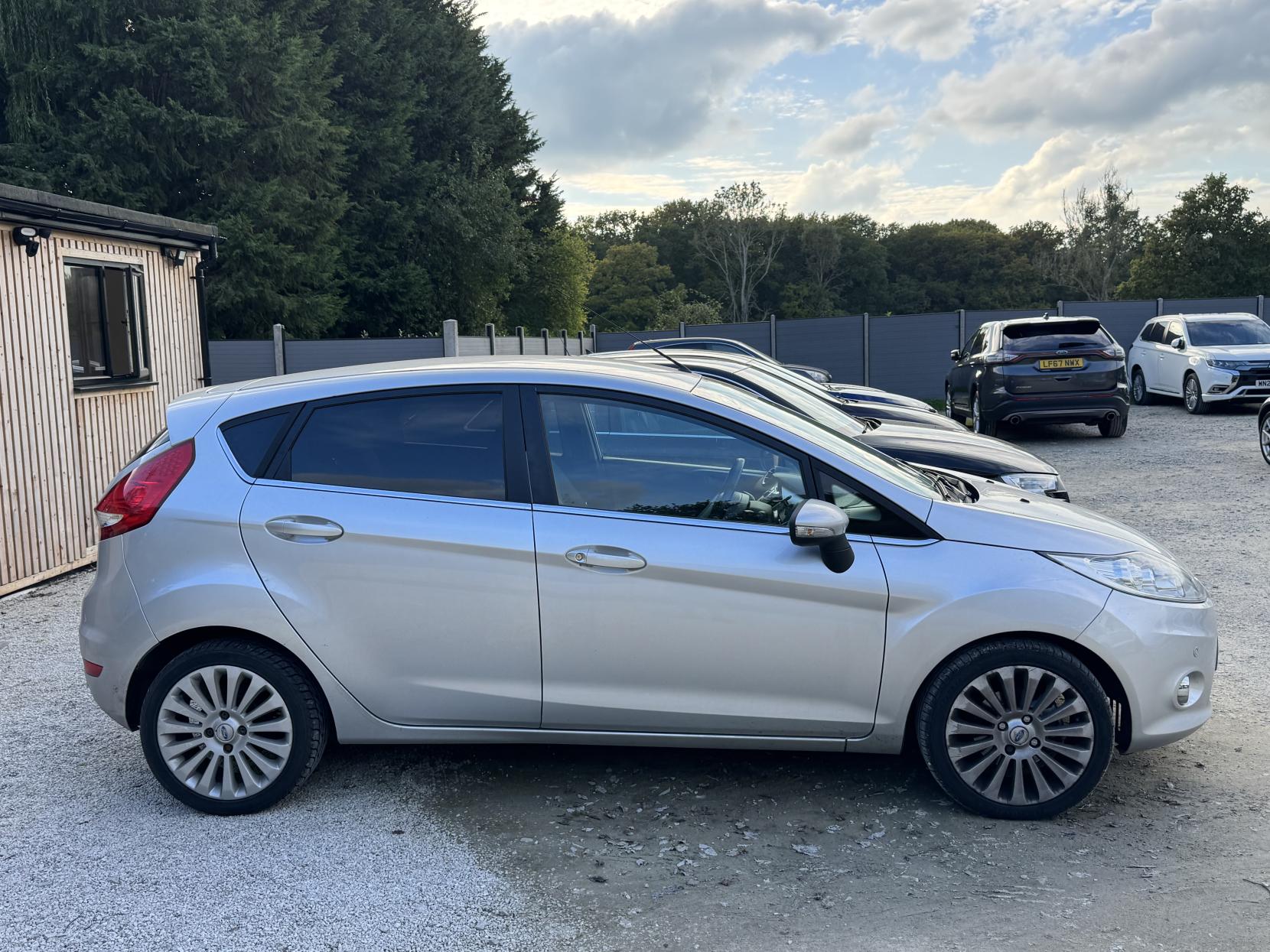 Ford Fiesta 1.4 Titanium Hatchback 5dr Petrol Automatic (154 g/km, 94 bhp)