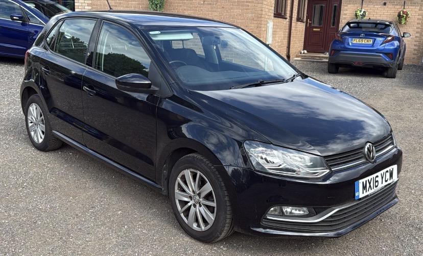 Black 2015 Volkswagen Polo Hatchback Front-wheel drive Manual