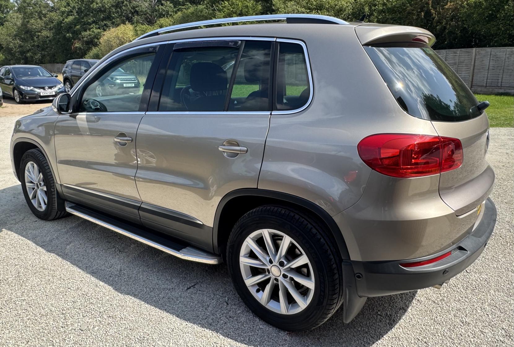 Volkswagen Tiguan 2.0 TDI BlueMotion Tech SE SUV 5dr Diesel DSG 4WD Euro 5 (s/s) (140 ps)