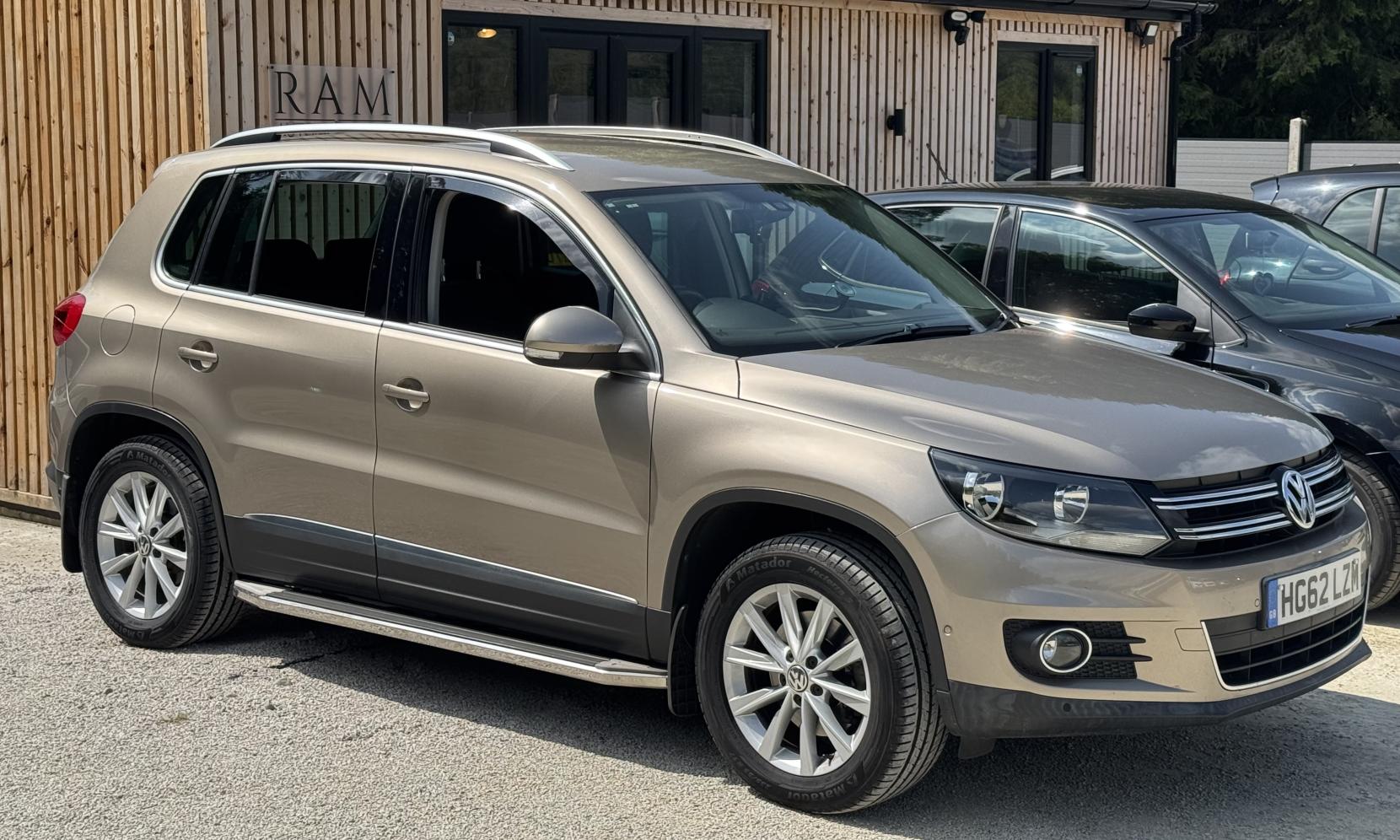 Volkswagen Tiguan 2.0 TDI BlueMotion Tech SE SUV 5dr Diesel DSG 4WD Euro 5 (s/s) (140 ps)