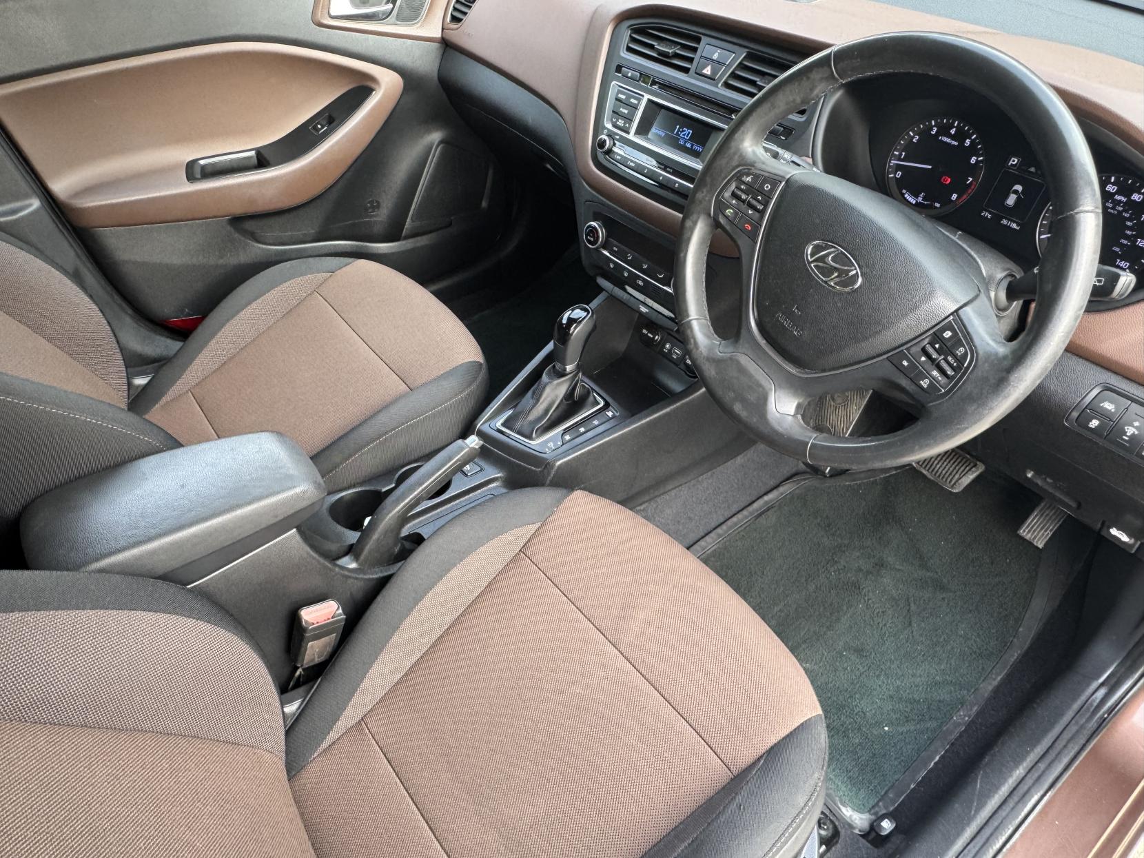 Hyundai i20 1.4 Premium Hatchback 5dr Petrol Auto Euro 6 (100 ps)