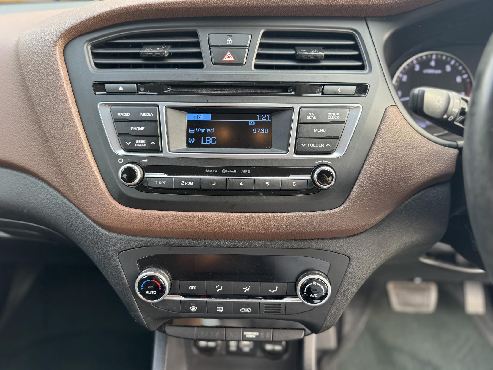 Hyundai i20 1.4 Premium Hatchback 5dr Petrol Auto Euro 6 (100 ps)
