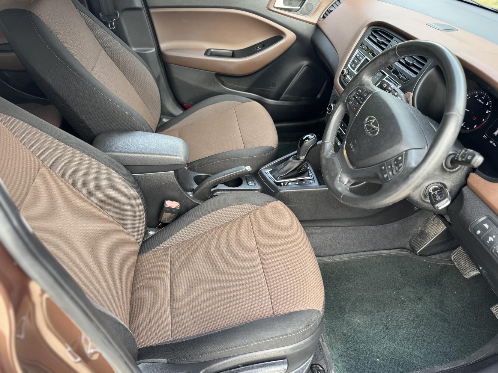 Hyundai i20 1.4 Premium Hatchback 5dr Petrol Auto Euro 6 (100 ps)